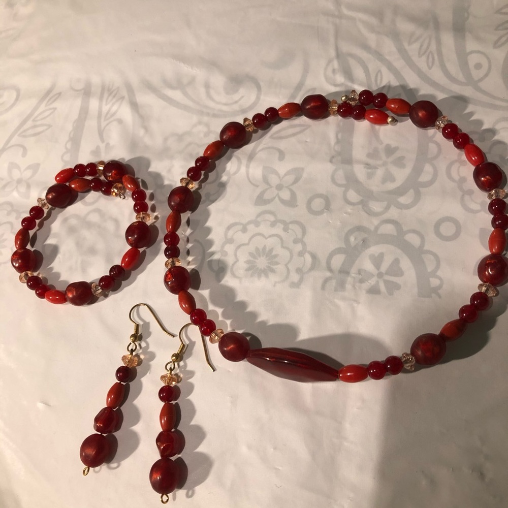 Handmade-necklace-bracelet-earrings-beads